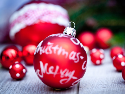 Weihnachtskugeln bemalen