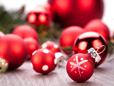Weihnachtskugeln bemalen