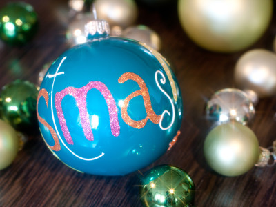 Weihnachtskugeln bemalen