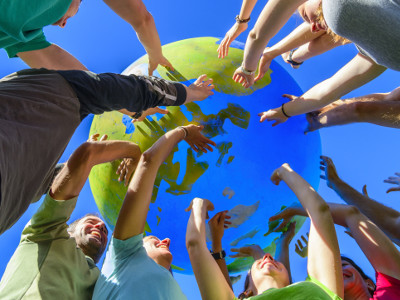 EVINTA_Teambuilding_Teamspiel Die Erde auf Händen tragen_05