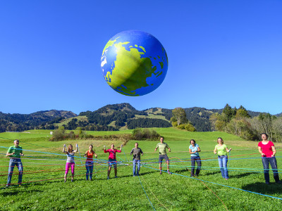 EVINTA_Teambuilding_Teamspiel Die Welt aus den Angeln heben