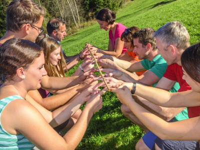 EVINTA_Teambuilding_Teamspiel Schwebender Stab_01