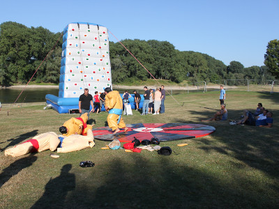 EVINTA_Teambuilding_Teamspiele_Kletterwand und Sumo-Ringen