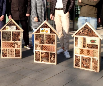 fertig gebaute Insektenhotels