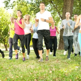 EVINTA_Firmen-Gesundheitstag_Bild03 Menschen beim Joggen