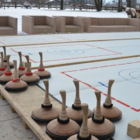 EVINTA_Eistockschießen_Bild05 Eisstöcke in Nahaufnahme
