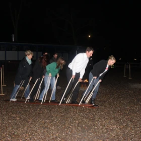 vier Personen auf Teamski