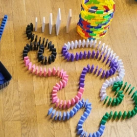 Dominosteine bilden eine Kette