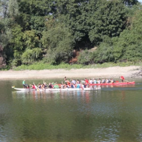 zwei Drachenbote auf einem Fluß