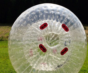 EVINTA_Zorbing Ball_Bild01 ein transparenter Zorbing-Ball, ca. 2,5 m Durchmesser