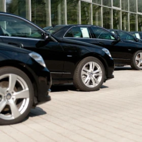 mehrere Autos nebeneinander