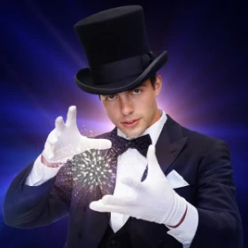 Magier mit großem Hut zaubert