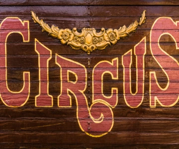Zirkuswagen-Schild