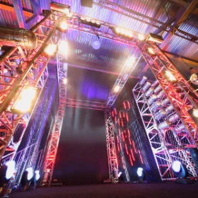 Beleuchtete Traversen