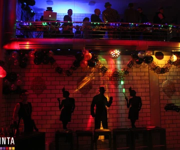 Menschen Feiern in einer Location, Dekoration