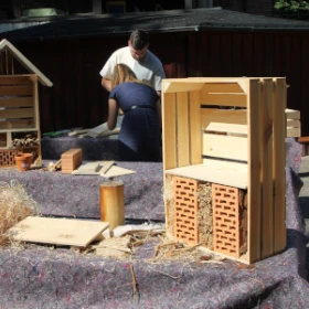 EVINTA_Insektenhotelbau_Bild02 Weinkisten für das Insektenhotel