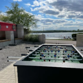 Tischkicker am See