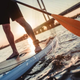 Person auf Stand up paddling board