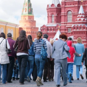 Stadtführung mit einer Gruppe Menschen