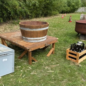 Spielstation: Weinstampfen