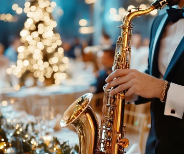 Saxophonspieler bei einer Weihnachtsfeier