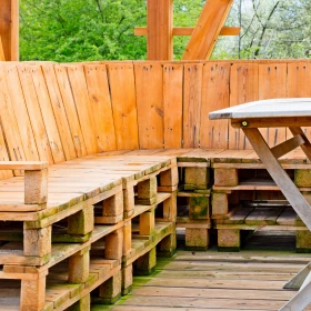 Gartenmöbel aus Euro-Paletten selber gebaut