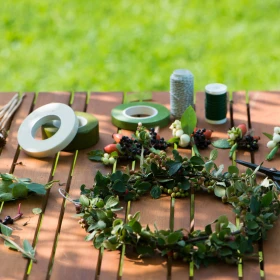 Material zum binden eines Blumenkranzes