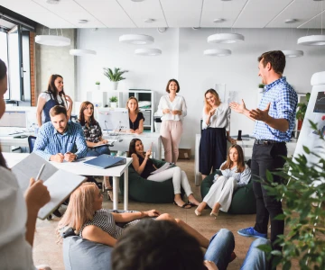Besprechung im Team in einem Büro