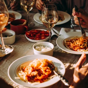 italienisches Essen, Pasta, Wein