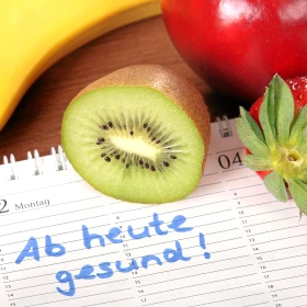 Botschaft "Ab heute gesund!" mit Obst darum