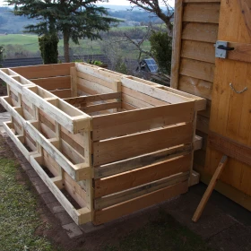 Rohbau Hochbeet aus Euro-Paletten gebaut