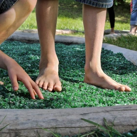 Barfußpark, Glasscherben, Nackte Füße