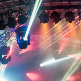 Beleuchtung für Veranstaltungshalle