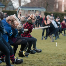 Tauziehen bei einem Teamevent
