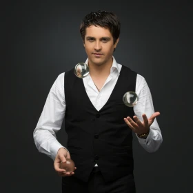 Jonglieren mit 3 durchsichtigen Bällen