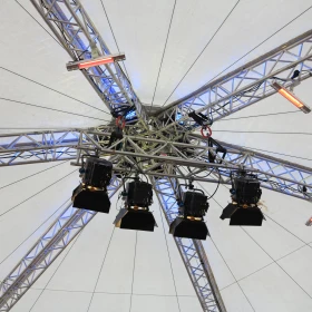 Traversen mit Beleuchtung