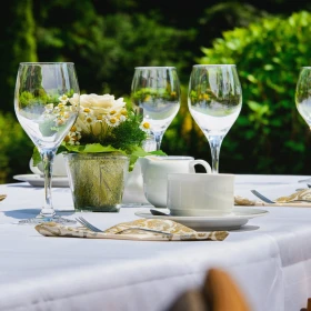 sommerliche gedeckte Tafel