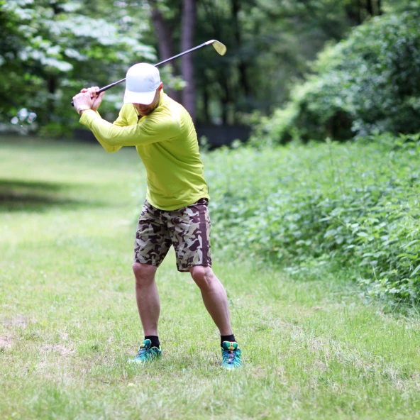 Golfspieler auf Rasen
