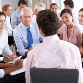Besprechung mit mehreren Personen