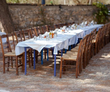 lange Tafel im griechischen Stil