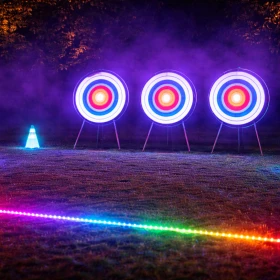 Zielscheiben beleuchtet beim Nachtbogenschießen