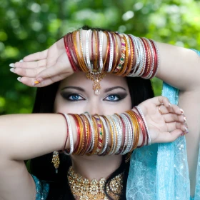 Tänzerin im Bollywood Kostüm