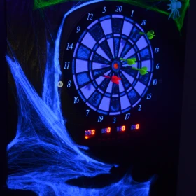 EVINTA_Schwarzlicht_Turnier_Bild09 Dart
