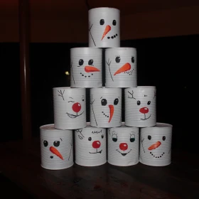 Dosenpyramide fürs Dosenwerfen