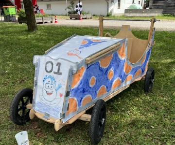 fertige Seifenkiste bemalt