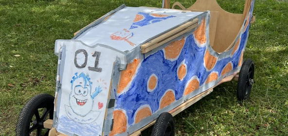 fertige Seifenkiste bemalt