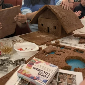 fast fertiges Lebkuchenhausbau