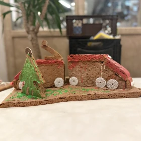 Zug mit Tannenbaum