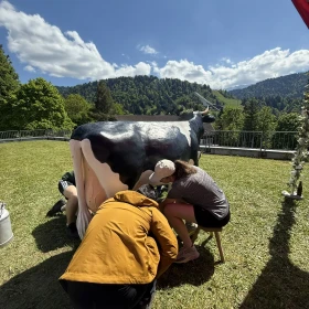 EVINTA_Bauernturnier_Bild02 Kuhwettmelken