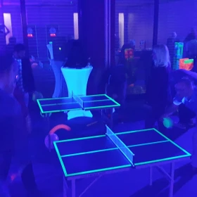 Tischtennis im Schwarzlicht